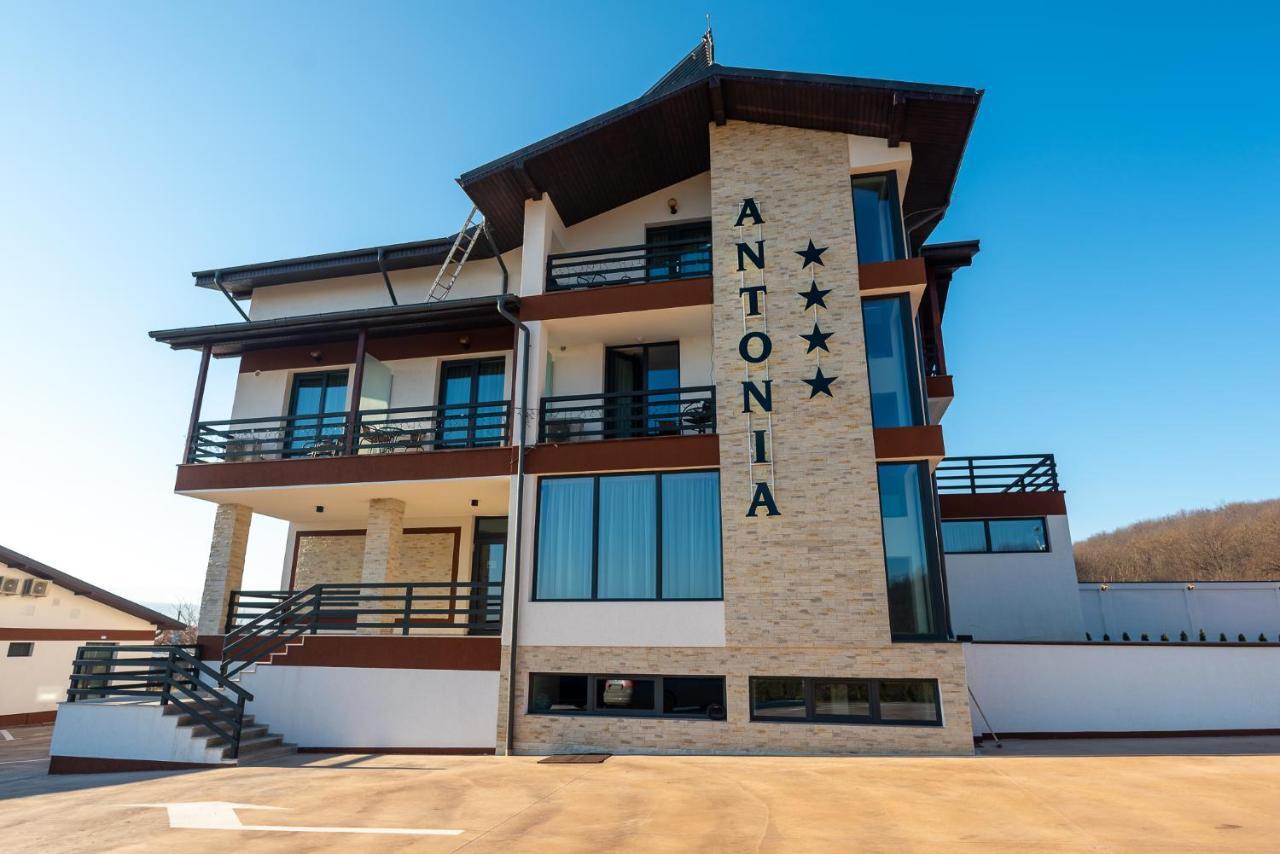 Hotel Complex Noblesse Vaslui Exterior foto